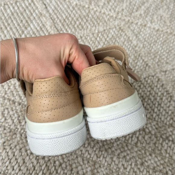 Super trendy Adidas Forum Low Nude&White women’s 7 - Picture 4 of 9